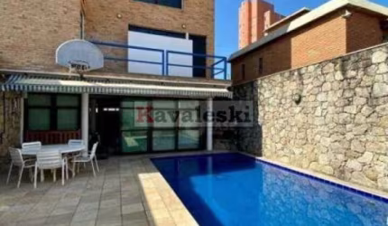 Sobrado de Vila Fechada Miolo Jd da Saúde- 4 dormitórios 2 suites quintal com piscina - 5 vagas -