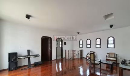 Sobrado à venda com 450m², 5 quartos e 3 vagas