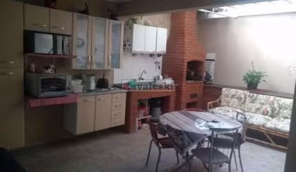 Sobrado lindo com 3 suítes e 3 vagas de garagem !!
