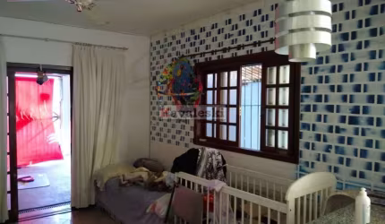 Casa Térrea com terreno 5 X 40 . Confira !!!