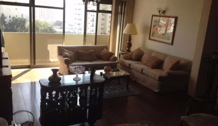 Apartamento clássico com  150 metros de área no Ipiranga.