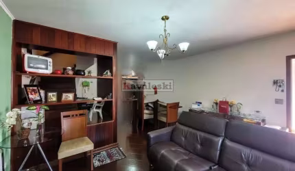 SOBRADÃO DE 3 DORMITÓRIOS COM 4 VAGAS DE GARAGEM BEM LOCALIZADO !!