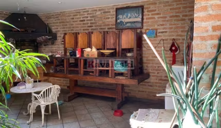 SOBRADO Lindo com 4 dormitórios 2 suites 2 vagas - Quintal - Próx Metrô