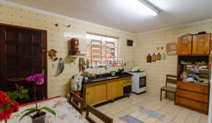 CASA TÉRRE PRÓXIMO A TODO O COMÉRCIO DO BAIRRO !!