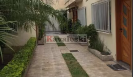 Sobrado vago Reformado em Condominio Fechado - 3 dormitórios 1 suite 2 vagas - Quintal