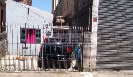 CASA 3 DORM.; 2 BANHEIROS; 2 VAGAS; BEM LOCALIZADA