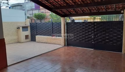 ** CASA TÉRREA AO LADO DE TODO O COMÉRCIO COM PISCINA .!!!