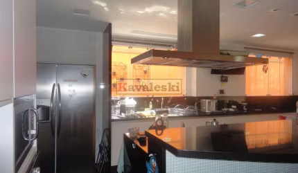 INCRÍVEL SOBRADO COM 234M2; 3 SUÍTES; 4 VAGSS; 4 BANHEIROS; JACUZZI; COZ. AMERICANA; SALA TV E SAUNA
