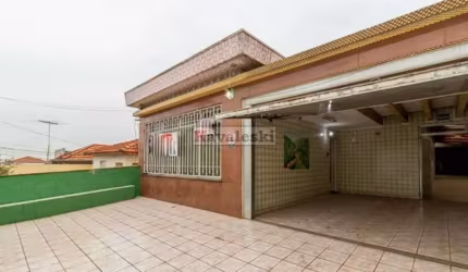 >> CASA TÉRREA EM ÓTIMA LOCALIZAÇÃO COM 350 M²  PRÓXIMO A TODO O COMÉRCIO DA REGIÃO .