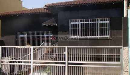 Casa no Jd da Saúde, 4 quartos e piscina.