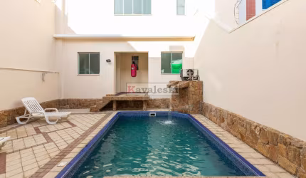Sobrado com 3 suites e 6 banheiros,com edicula e piscina 220m²  JD SAUDE