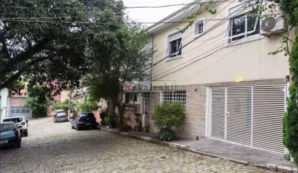 Sobrado de vila  com 148m² !! São 3 suites , 5 wcs 1 vaga - Quintal - Acesso ao Metrô Vila Mariana