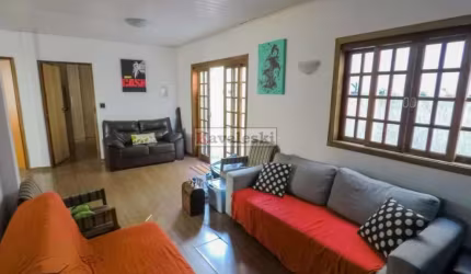 Casa Térrea no Bosque da Saúde -2 dormitórios  1 suite,  2 vagas , quintal . Oportunidade