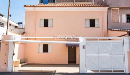 Sobrado à venda com 165m², 3 quartos e 2 vagas