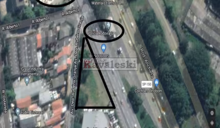 TERRENO TRIANGULAR DE 1.258 M2 PARA USO COMERVIAL