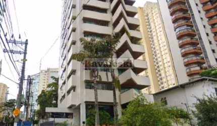Apartamento  Aclimação com 4 suítes e localização privilegiada em andar alto!