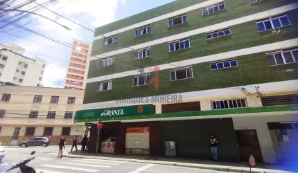 Excelente apartamento de 3 quartos com suíte na Rua Romualdo