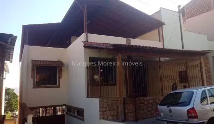 Casa 3 quartos - Democrata