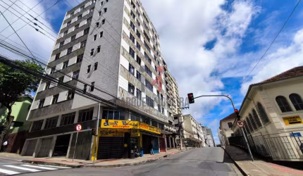 Excelente Apartamento de dois quartos no centro.