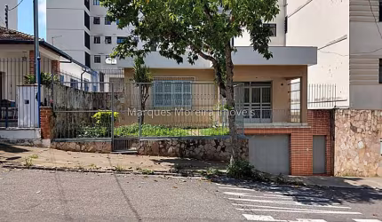 Casa em rua central do Bom Pastor (Terreno de mais de 400²)