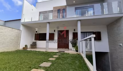 Imperdível Residência em Condomínio Fechado!