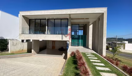Excelente casa no Alphaville com quatro suítes.