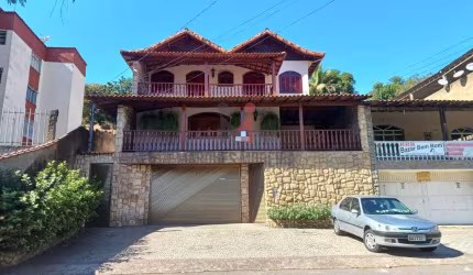 Casa imponente no Santa Terezinha