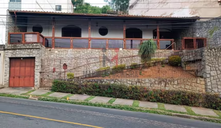 Casa com 3 quartos, suíte e linda vista em bairro valorizado.