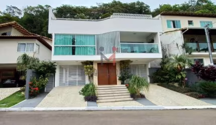 Casa diferenciada em conexão à natureza