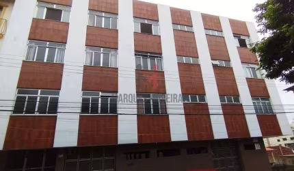 Excelente quarto e sala na Praça do Cruzeiro