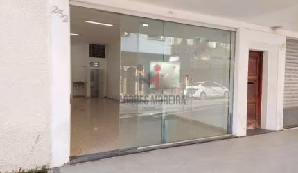 Ampla loja na Rua Silva Jardim