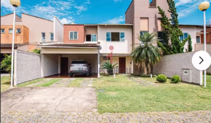 Casa 4 quartos com piscina condominio fechado.