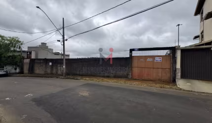 Oportunidade Única! Terreno 600m² no Bairro Aeroporto – Ideal para Prédios Residenciais ou Casas Geminadas!