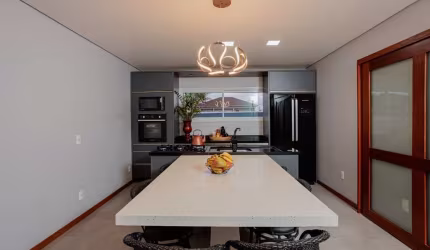 Casa com 3 quartos à venda na Servidão Thereza Maria da Costa, 230, Jarivatuba, Joinville, 222 m2 por R$ 800.000