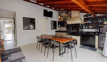 Casa com 3 quartos à venda na Rua Rudolf Baumer, 704, Vila Nova, Joinville, 170 m2 por R$ 780.000