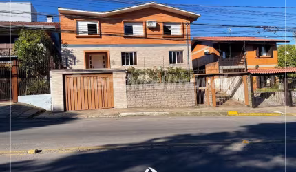 Casa com 5 quartos à venda na Avenida França, 1769, Bela Vista, Caxias do Sul por R$ 699.000