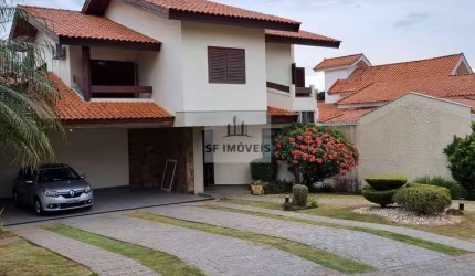 Belíssima casa de 482m², em terreno de 1.250m², à venda no Rancho Dirce.