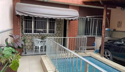 Excelente casa duplex no Colubandê