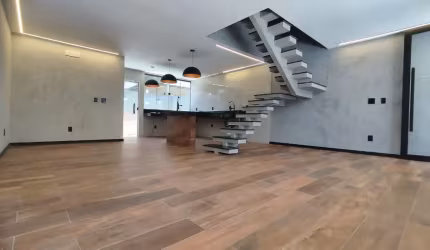 Triplex Novo à Venda São Francisco Niterói/RJ.
