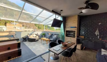 Triplex Mobiliado de Alto Padrão à Venda São Francisco Niterói/RJ.