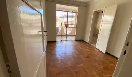 Linda Casa com 04 Quartos  em Nova Cidade São Gonçalo/RJ.