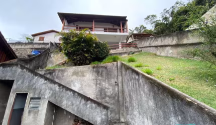 Casa para Venda em Teresópolis, Tijuca, 3 dormitórios, 1 suíte, 1 banheiro, 2 vagas