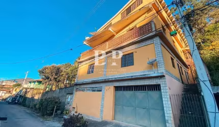 Casa para Venda em Teresópolis, Fazendinha, 4 dormitórios, 1 suíte, 5 banheiros, 2 vagas