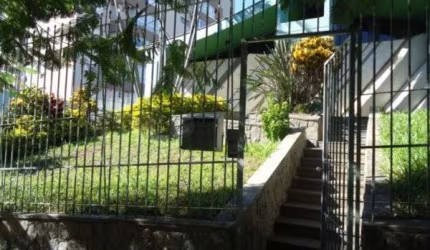 Casa para Venda - 485m², 4 dormitórios, sendo 2 suites, 6 vagas - Chácara Das Pedras