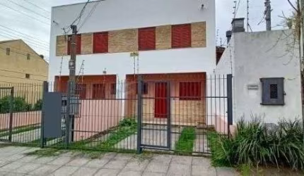Casa para Venda - 75m², 3 dormitórios, 2 vagas - Guarujá