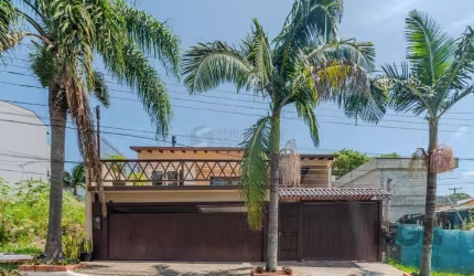 Excelente casa a venda no bairro Ipanema, 3 dormitórios com suíte e 8 vagas de garagem!