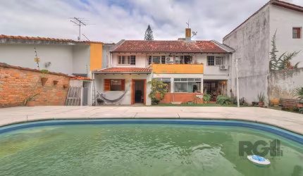 Casa a venda composta de 4 dormitórios no bairro Jardim Isabel em Porto Alegre