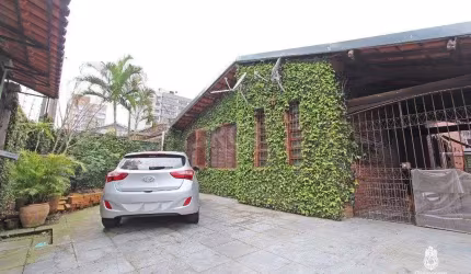 Casa para Venda - 381m², 3 dormitórios, sendo 1 suites, 4 vagas - Tristeza