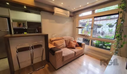 Apartamento com 3 quartos, vagas de garagem, semi mobiliado - 68m² no bairro Medianeira, Porto Alegre/RS
