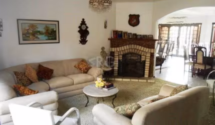 Casa para Venda - 382.61m², 4 dormitórios, sendo 2 suites, 6 vagas - Chácara das Pedras